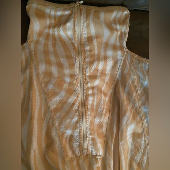 NWOT Free People Movement Tan Zebra Print Cowl neck bottom and sleeve trim - Picture 14 of 14